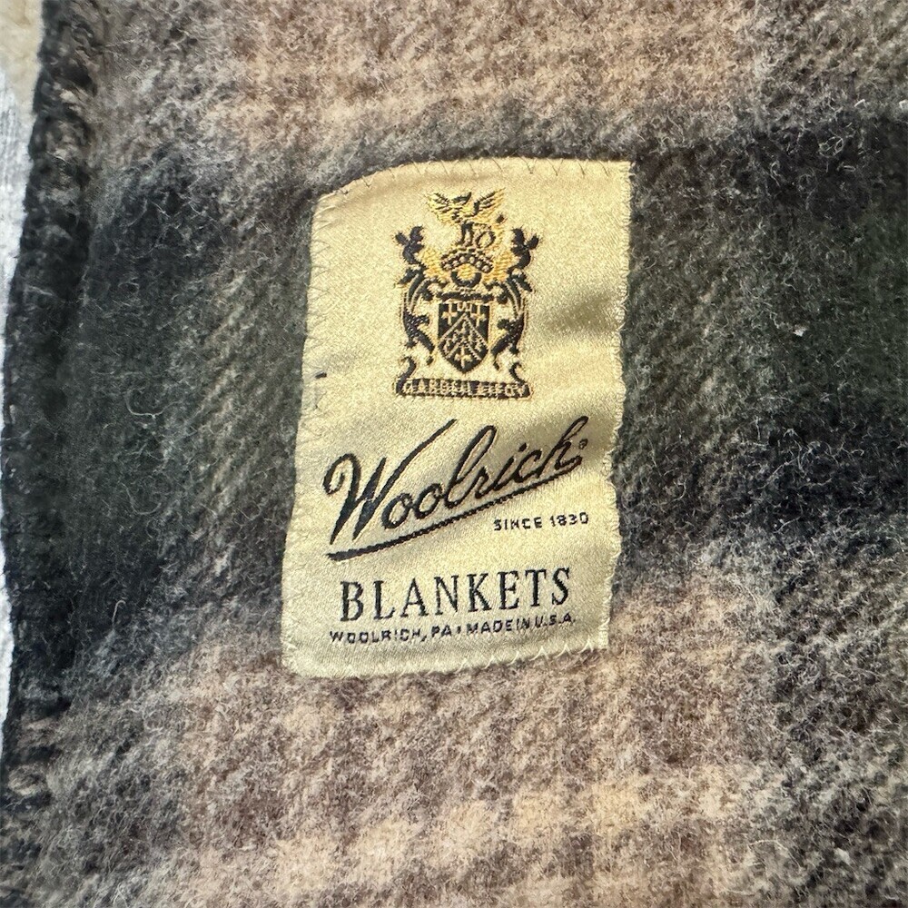 Woolrich Plaid Throw Blanket Tan & Black Reversible Sherpa Backing - Picture 5 of 5